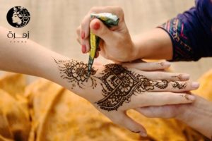 أهم الخطوات لنقش الحناء