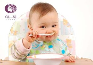 أشهر 10 نصائح لبداية إطعام الرضيع