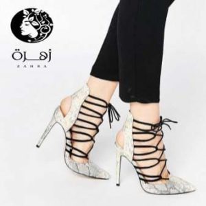 الأحذية-ذات-السيور | أنواع أحذية لا يمكنكِ الاستغناء عنها
